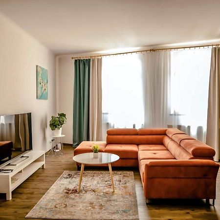 Luxusni Studio Na Velkem Namesti, Wi-Fi, Netflix Hradec Kralove Bagian luar foto