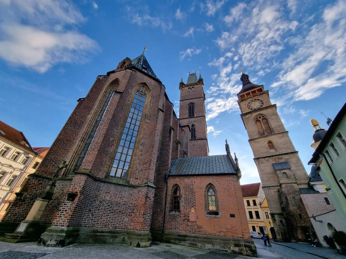 Luxusni Studio Na Velkem Namesti, Wi-Fi, Netflix Hradec Kralove Bagian luar foto