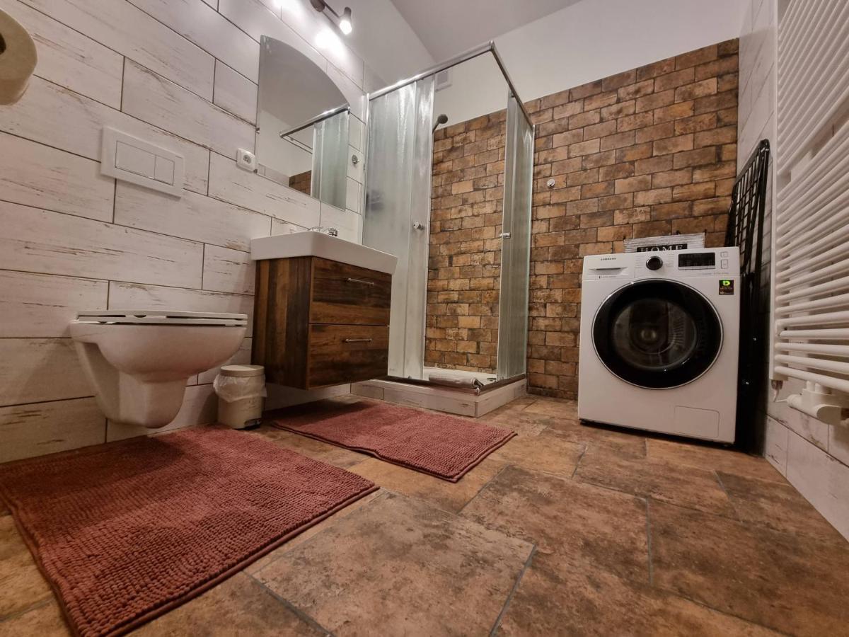 Luxusni Studio Na Velkem Namesti, Wi-Fi, Netflix Hradec Kralove Bagian luar foto