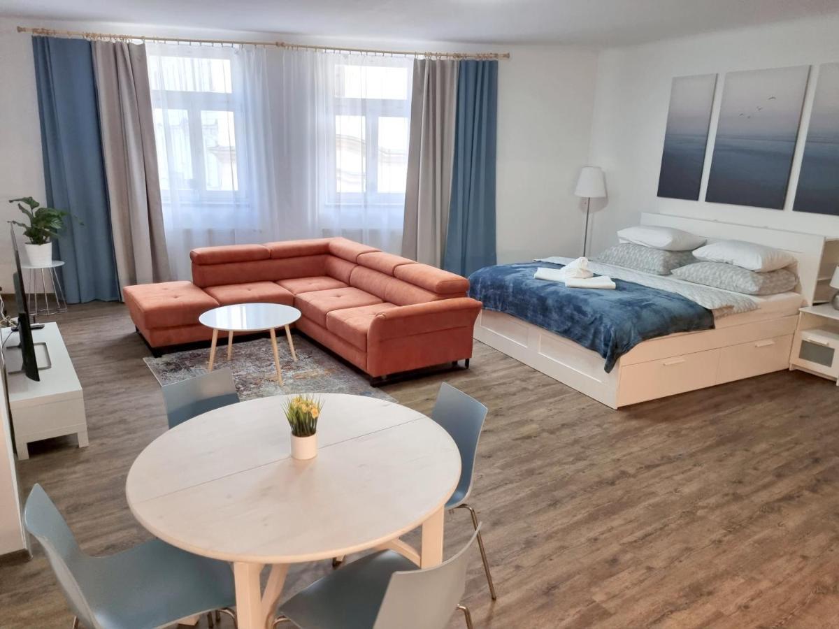 Luxusni Studio Na Velkem Namesti, Wi-Fi, Netflix Hradec Kralove Bagian luar foto